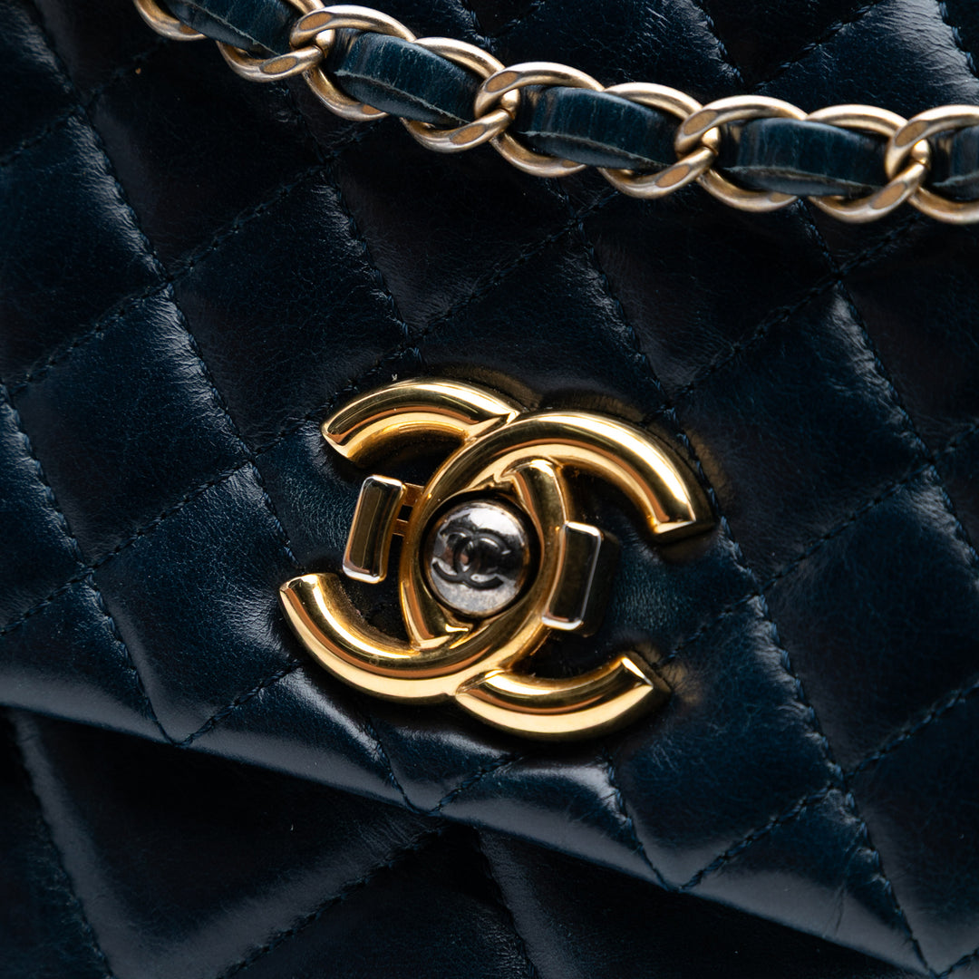 Chanel Small Quilted Aged Cuir de veau Daily Walk Flap Bleu
