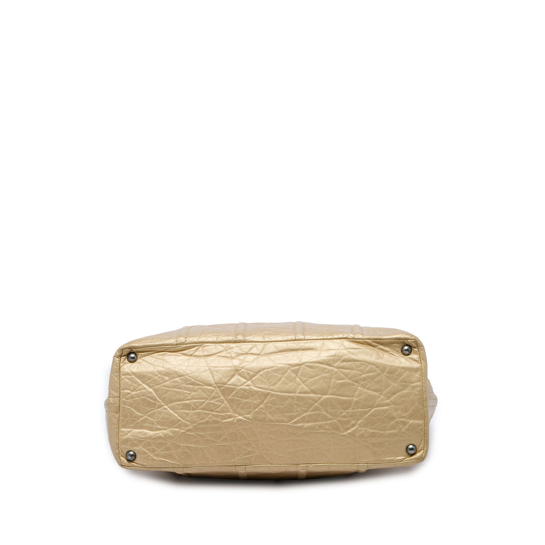 Chanel Cabas Distressed Cabas In Moscow vieilli Grand Cuir de veau Doré – vue 3 – GABY PARIS