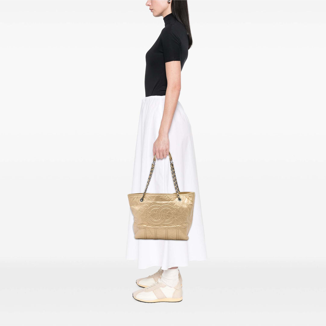 Chanel Cabas Distressed Cabas In Moscow vieilli Grand Cuir de veau Doré – vue 5 – GABY PARIS