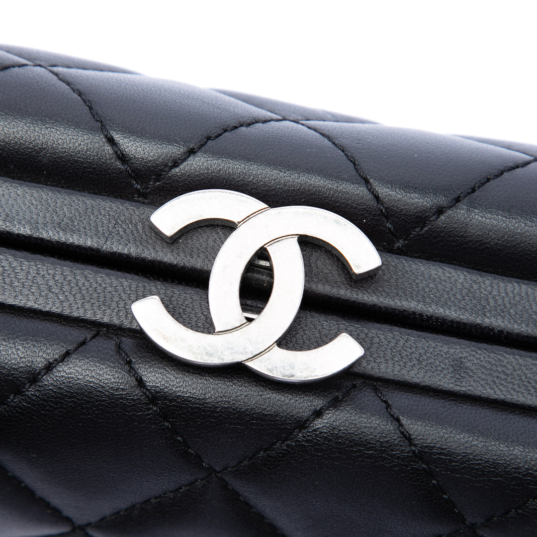 Chanel CC Matelassé Cuir d’agneau Kiss Lock Minaudiere Chain Sac porté croisé