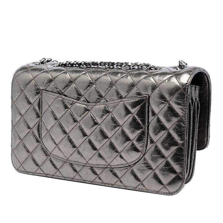 Chanel Medium Metallic Crackled Cuir de veau Clams Pocket à rabat