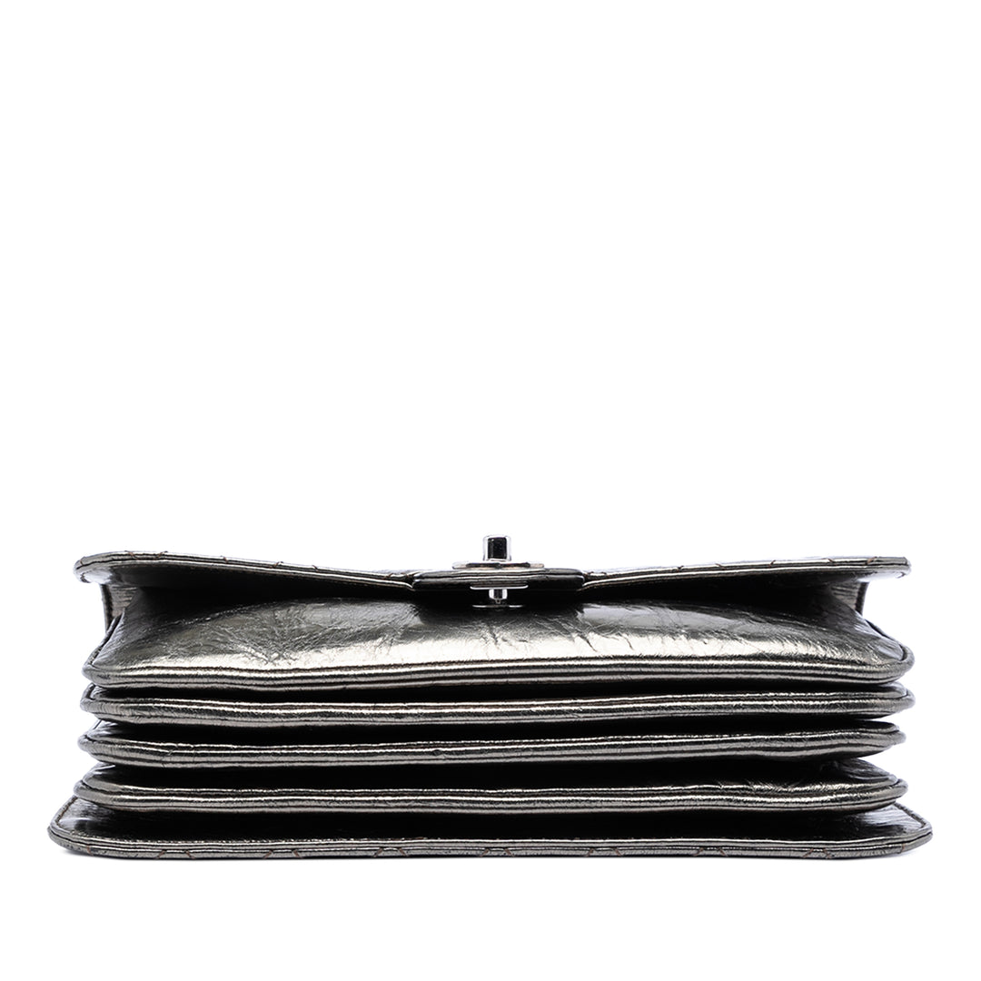 Chanel Medium Metallic Crackled Cuir de veau Clams Pocket à rabat
