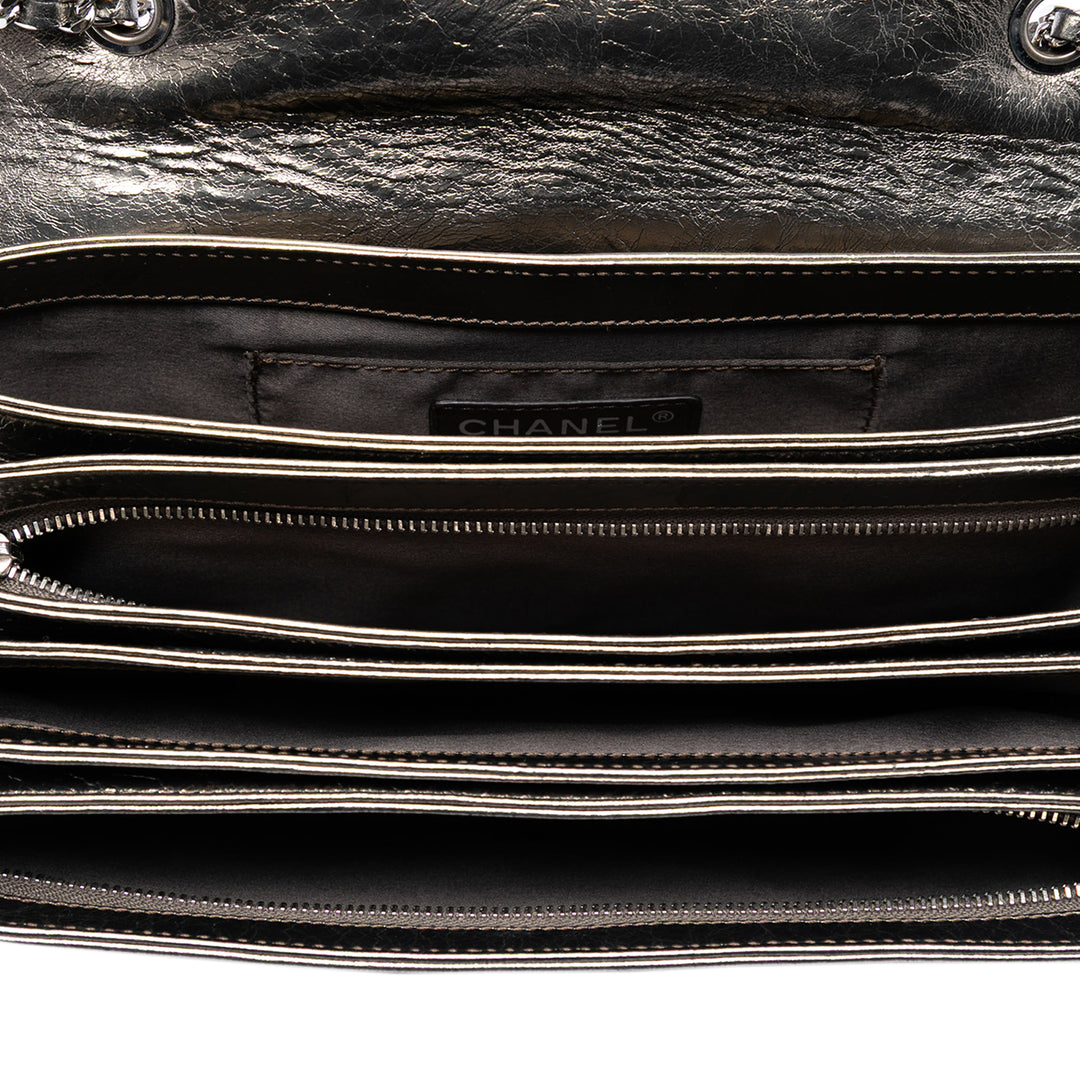 Chanel Medium Metallic Crackled Cuir de veau Clams Pocket à rabat