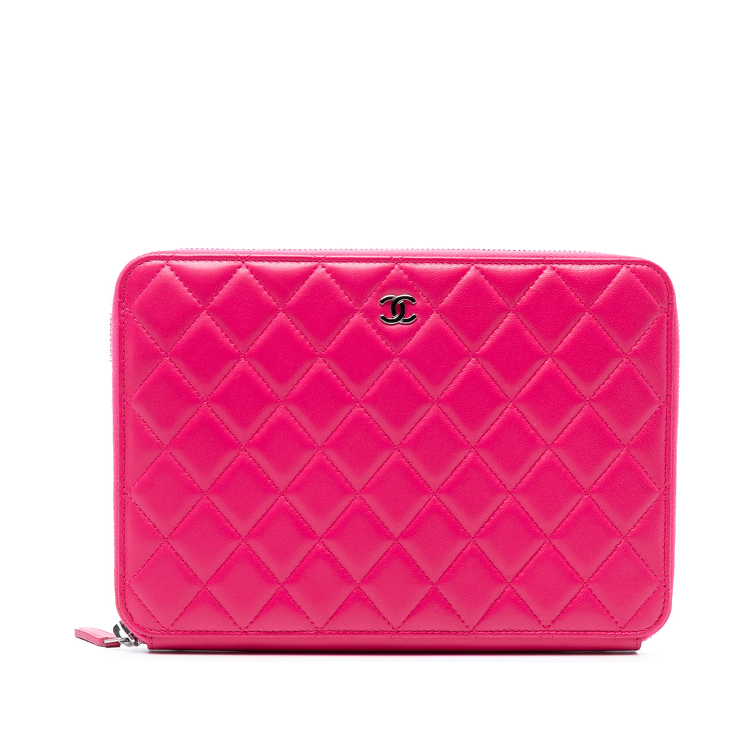Chanel Large Matelassé Cuir d’agneau Zip Around Organizer Pochette