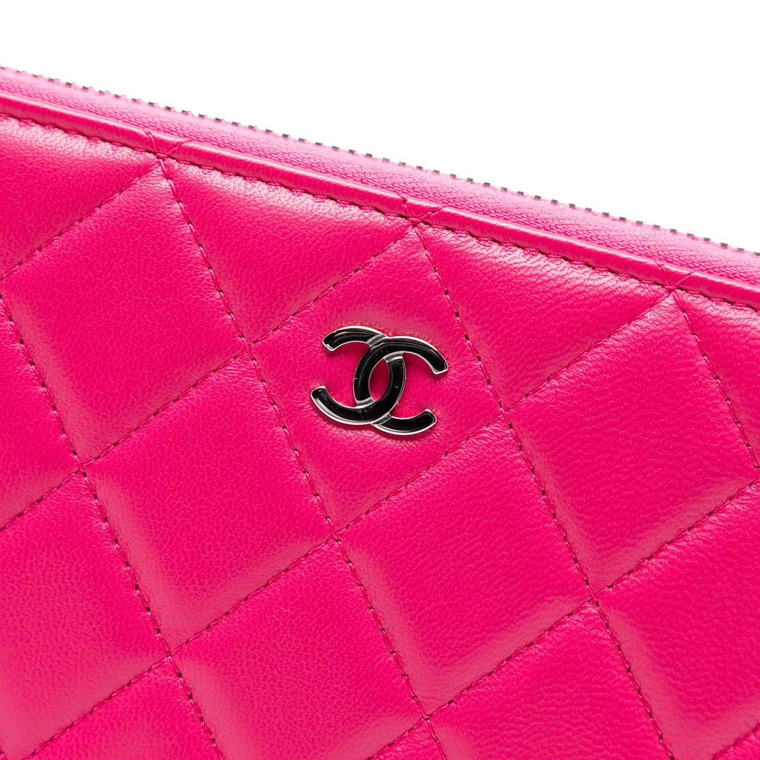 Chanel Large Matelassé Cuir d’agneau Zip Around Organizer Pochette
