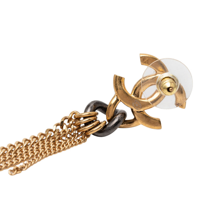 Chanel CC plaqué Multi Strand Fringe pendantes fermoir poussette Boucles d’oreilles