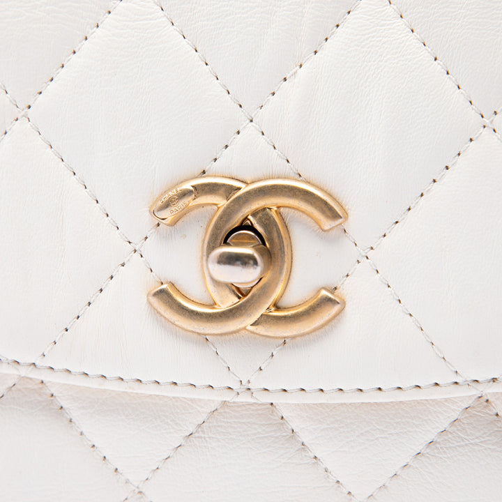 Chanel Sac à main Matelassé Froissé CC Links à rabat Mini Cuir d'agneau Blanc – vue 5 – GABY PARIS