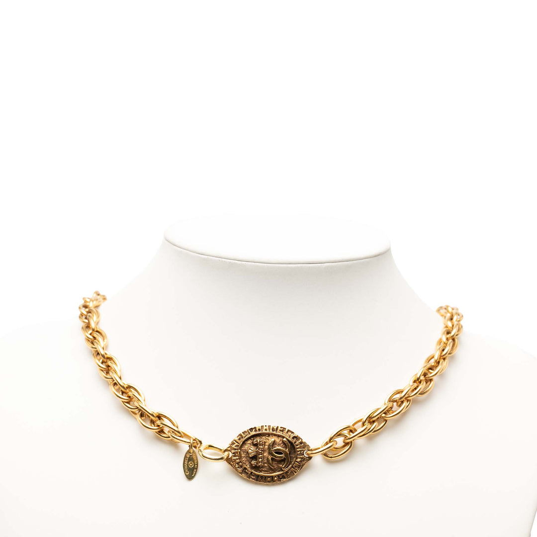 Chanel CC plaqué Oval Medallion Pendant Double Chain Collier