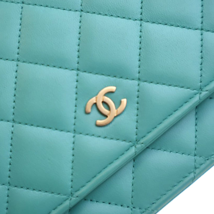Chanel CC Quilted Cuir d’agneau Wallet On Chain Bleu