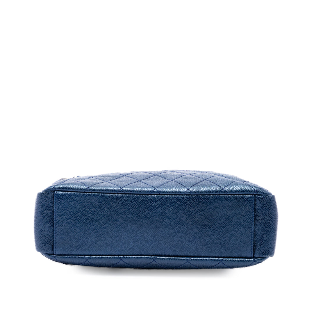 Chanel Matelassé Irisé Chic Cabas Moyen Cuir caviar Bleu – vue 3 – GABY PARIS