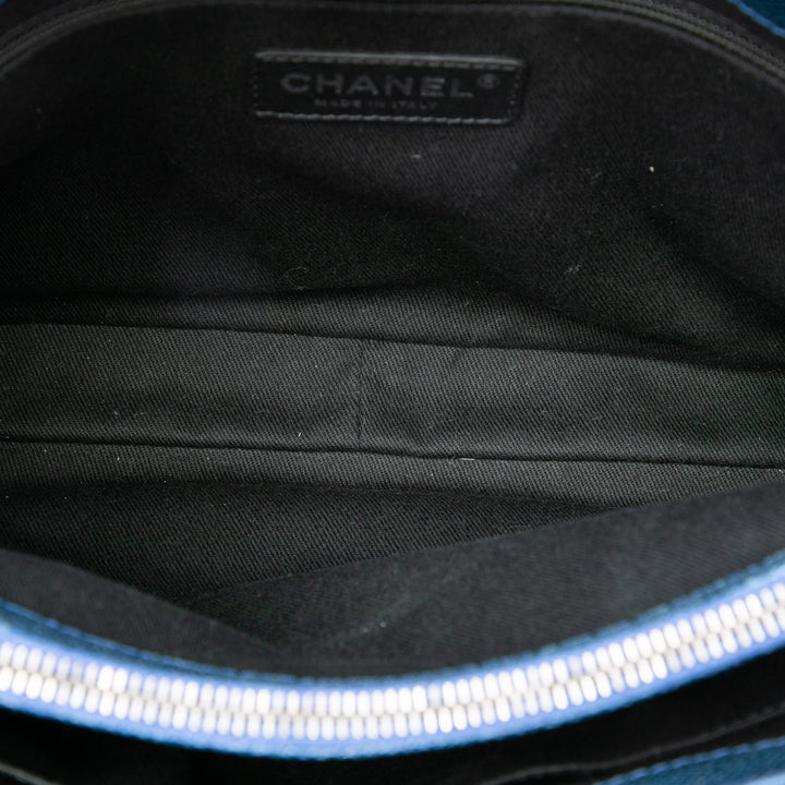 Chanel Matelassé Irisé Chic Cabas Moyen Cuir caviar Bleu – vue 4 – GABY PARIS