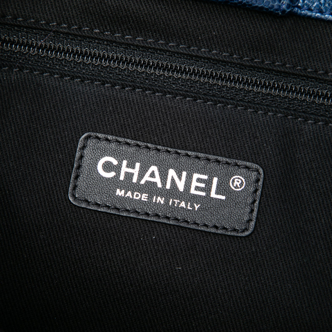 Chanel Matelassé Irisé Chic Cabas Moyen Cuir caviar Bleu – vue 5 – GABY PARIS