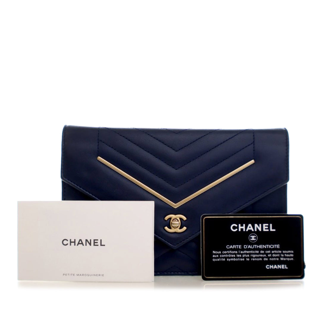 Chanel Reversed Chevron Cuir d’agneau Wallet on Chain