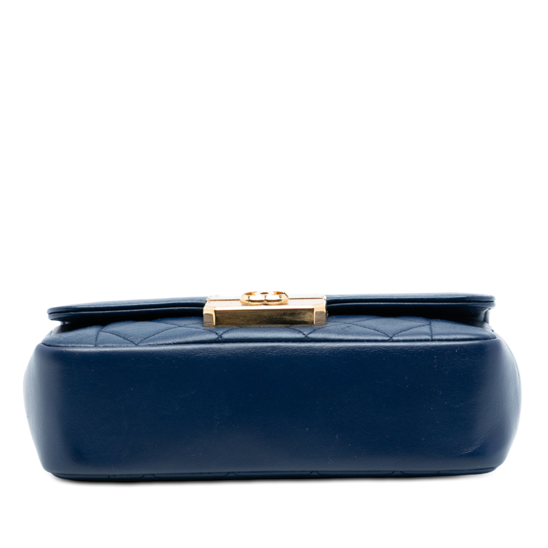 Chanel Mini Matelassé Cuir d’agneau Chic With Me à rabat