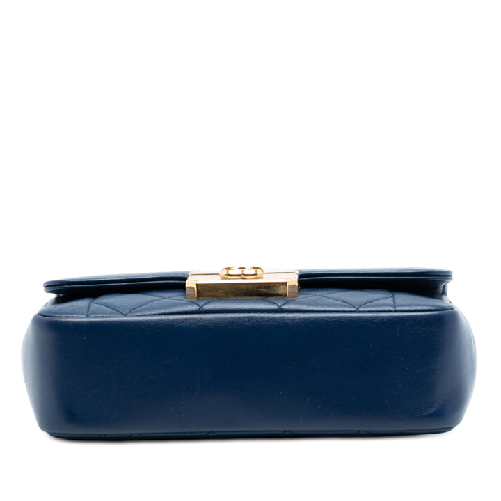 Chanel Mini Matelassé Cuir d’agneau Chic With Me à rabat