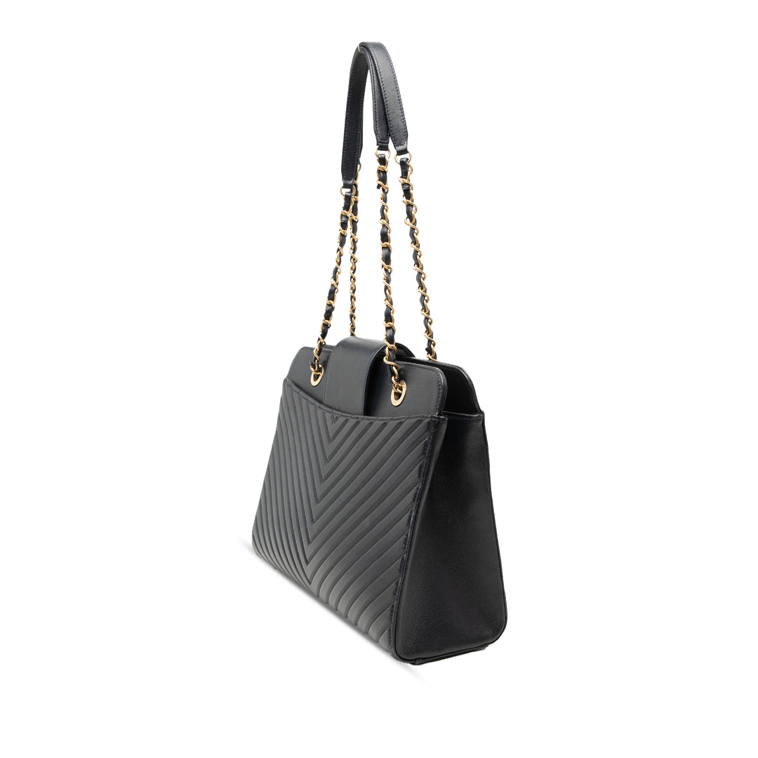 Chanel Chevron Cuir de veau Collar et Tie Cabas