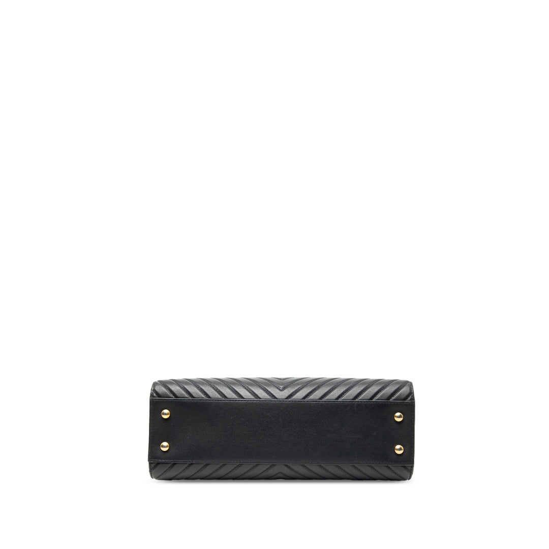 Chanel Chevron Cuir de veau Collar et Tie Cabas