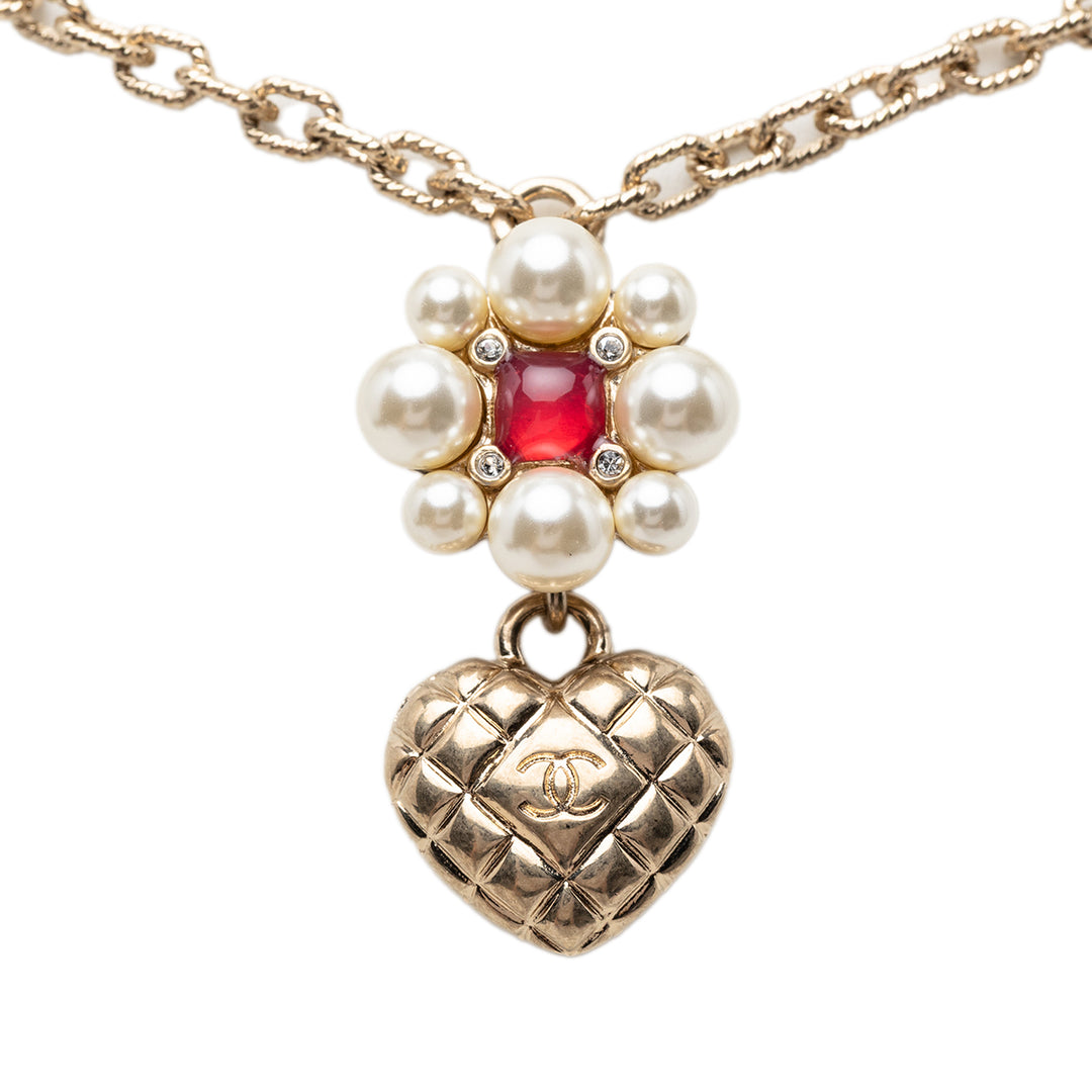 Chanel CC plaqué Perles fantaisie Flower et Strass Heart Pendant Collier