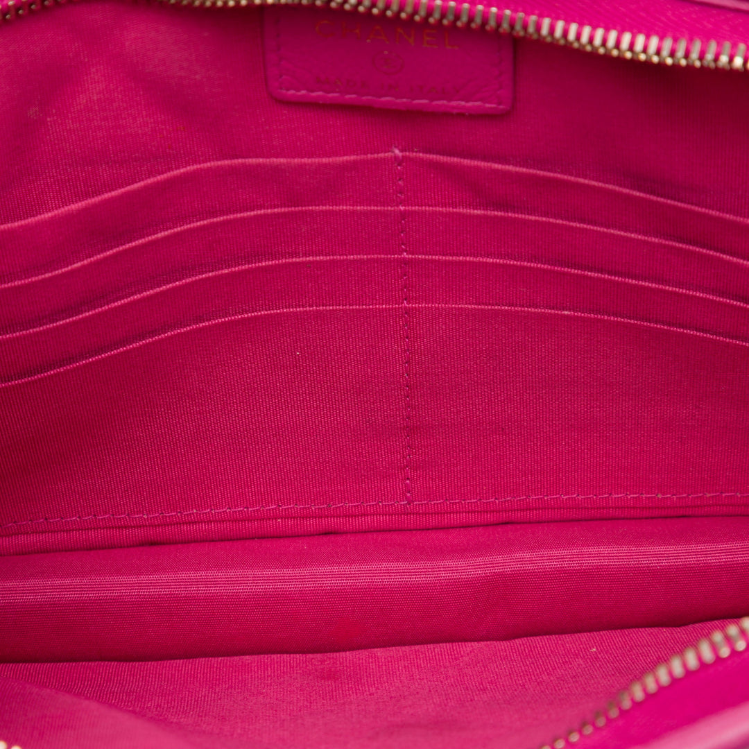 Matelassé PVC Logo Wristlet Pochette Tweed Rose
