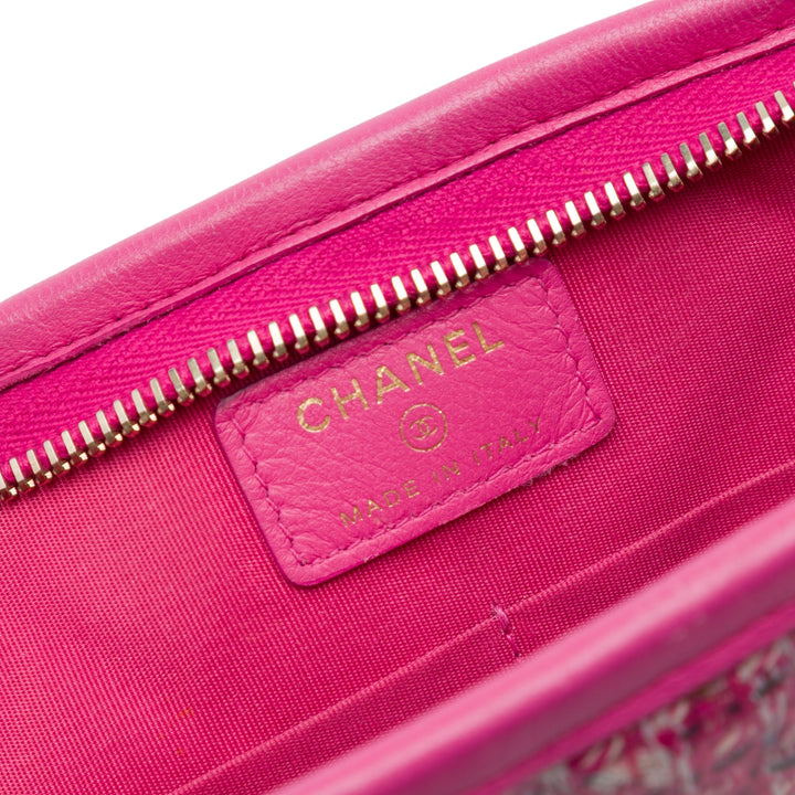 Matelassé PVC Logo Wristlet Pochette Tweed Rose