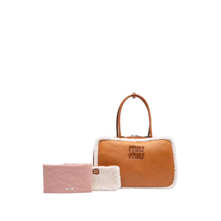 Miu Miu Large Shearling à finitions Cuir de veau Logo Beau Sac bandoulière