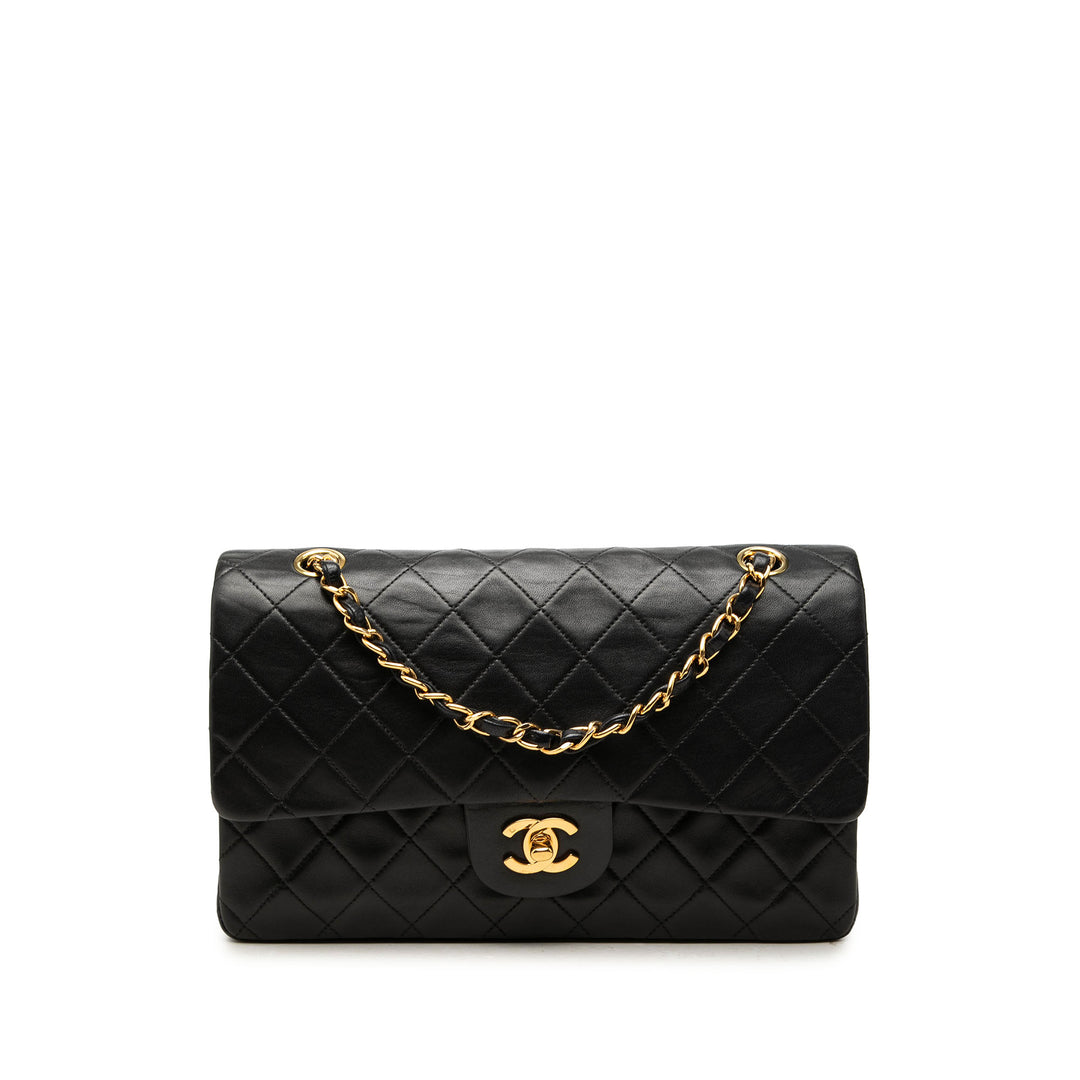 Chanel Sac porté épaule Classic Double rabat Moyen Cuir d'agneau Noir – vue principale – GABY PARIS