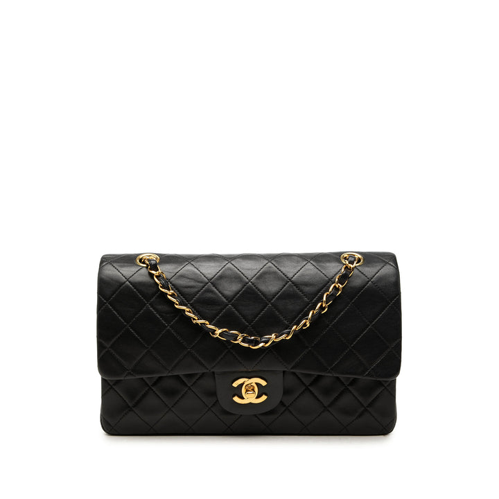 Chanel Sac porté épaule Classic Double rabat Moyen Cuir d'agneau Noir – vue principale – GABY PARIS