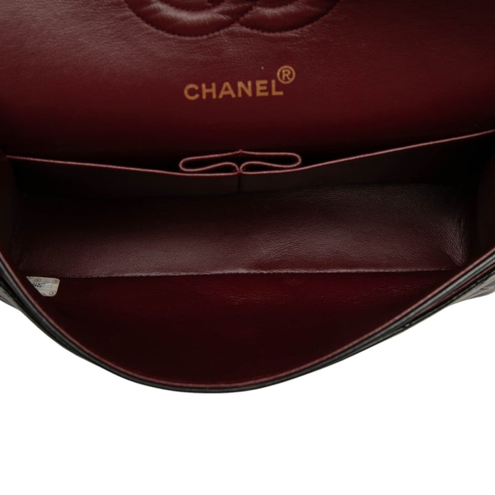 Chanel Sac porté épaule Classic Double rabat Moyen Cuir d'agneau Noir – vue 4 – GABY PARIS