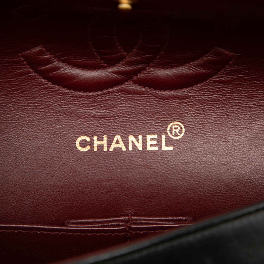 Chanel Sac porté épaule Classic Double rabat Moyen Cuir d'agneau Noir – vue 5 – GABY PARIS