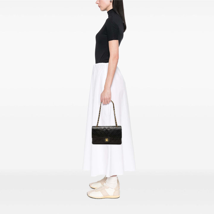 Chanel Sac porté épaule Classic Double rabat Moyen Cuir d'agneau Noir – vue 6 – GABY PARIS