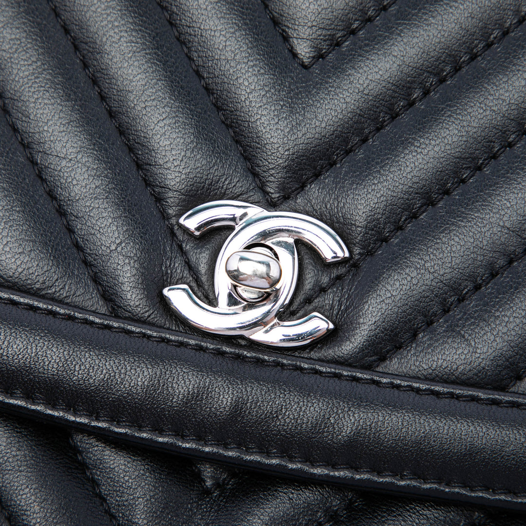 Chanel CC Chevron Rond à rabat Pochette Cuir d'agneau
