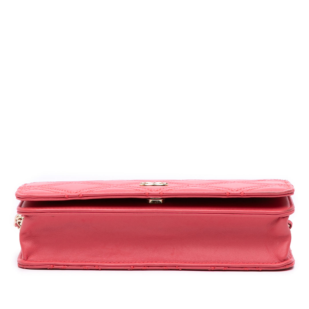 Chanel CC Matelassé Cuir d’agneau Double Stitch Pompon Wallet on Chain