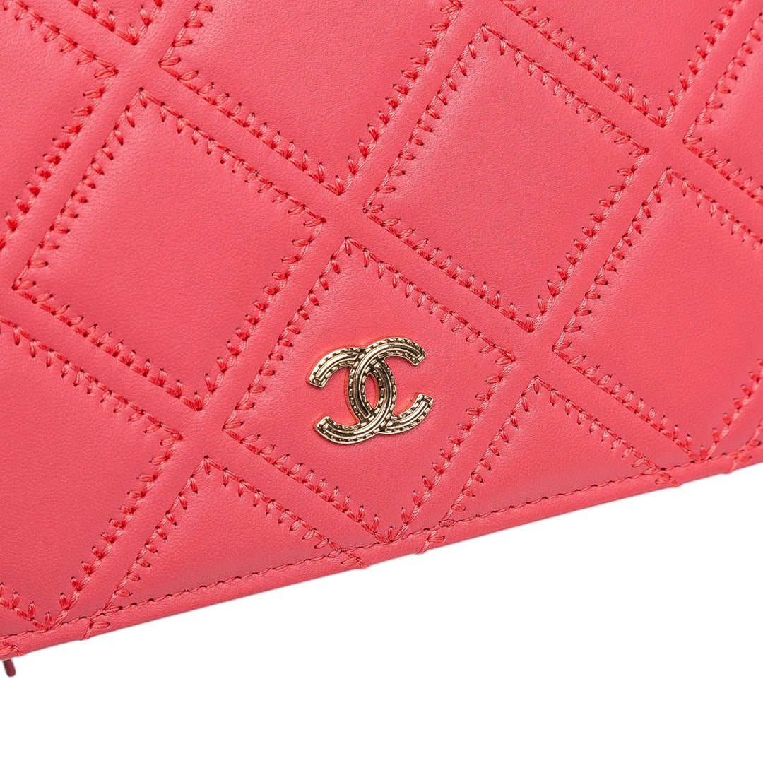 Chanel CC Matelassé Cuir d’agneau Double Stitch Pompon Wallet on Chain