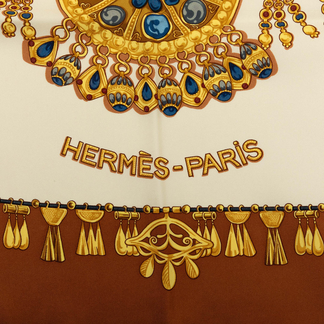 Hermès Parures des Sables Foulard Marron – vue 3 – GABY PARIS