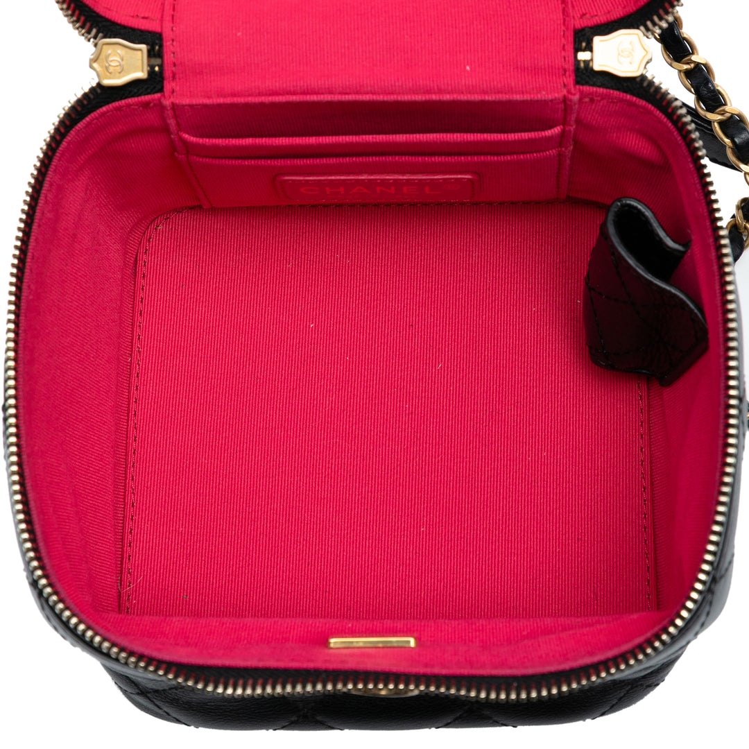 Chanel CC Matelassé Cuir de veau Vanity Étui avec chaîne
