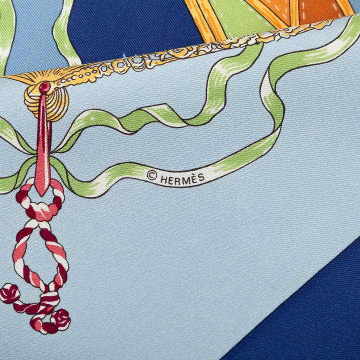 Hermès Carré Au Clair De La Lune 90 Bleu – vue 5 – GABY PARIS