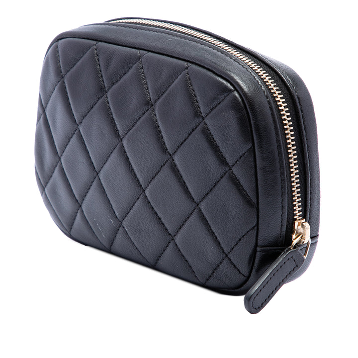Chanel CC Matelassé Cuir d'agneau Curvy Cosmetic Étui Pochette