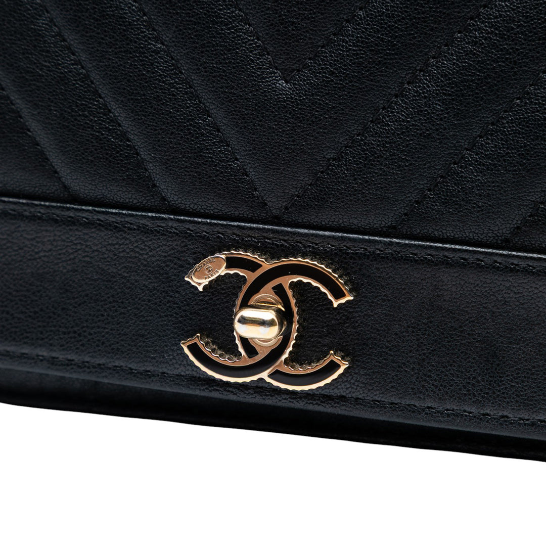 Chanel Chevron Sheepskin Mademoiselle Vintage Wallet on Chain Noir – GABY PARIS Authentique