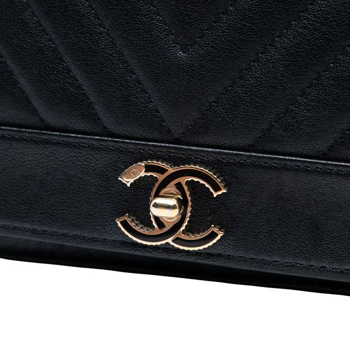 Chanel Chevron Sheepskin Mademoiselle Vintage Wallet on Chain Noir – GABY PARIS Authentique