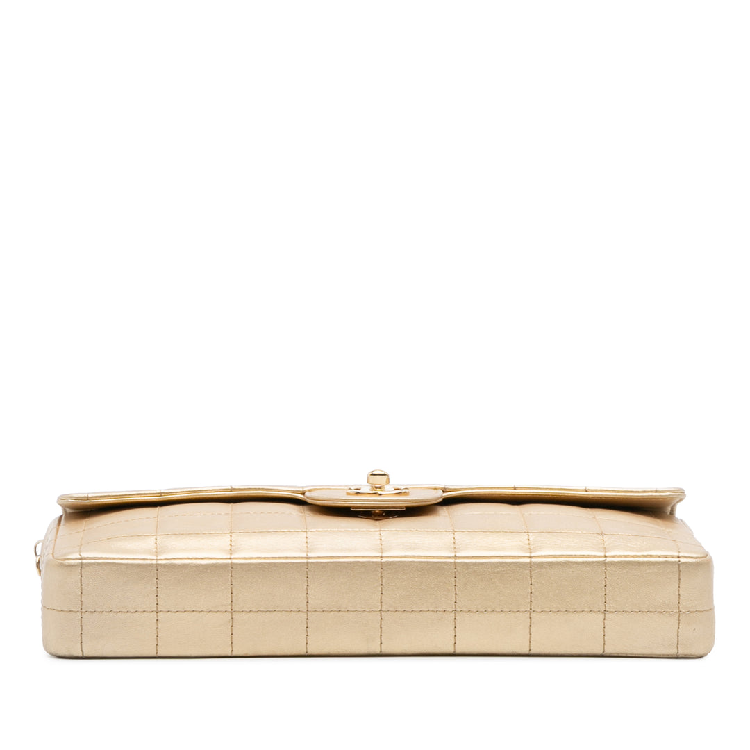 Chanel CC Métallisé Cuir d’agneau Choco Bar East West Flap Doré – GABY PARIS Authentique