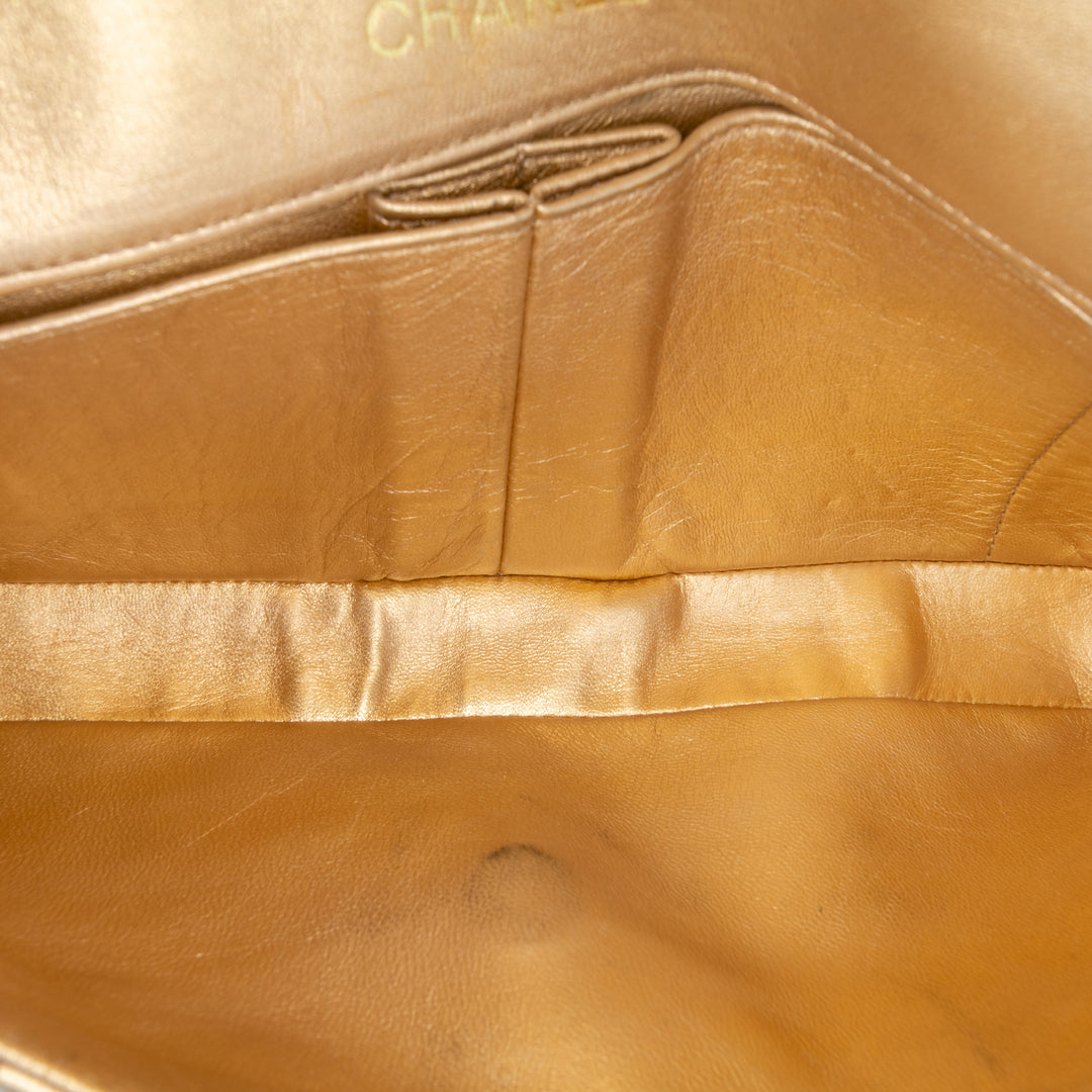Chanel CC Métallisé Cuir d’agneau Choco Bar East West Flap Doré – GABY PARIS Authentique