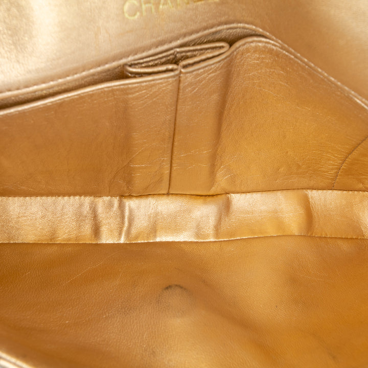 Chanel CC Métallisé Cuir d’agneau Choco Bar East West Flap Doré – GABY PARIS Authentique