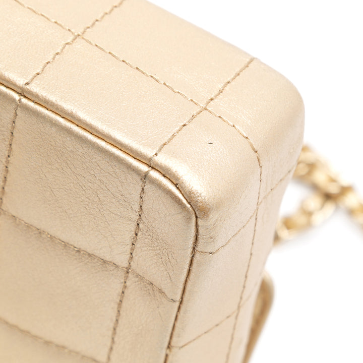 Chanel CC Métallisé Cuir d’agneau Choco Bar East West Flap Doré – GABY PARIS Authentique