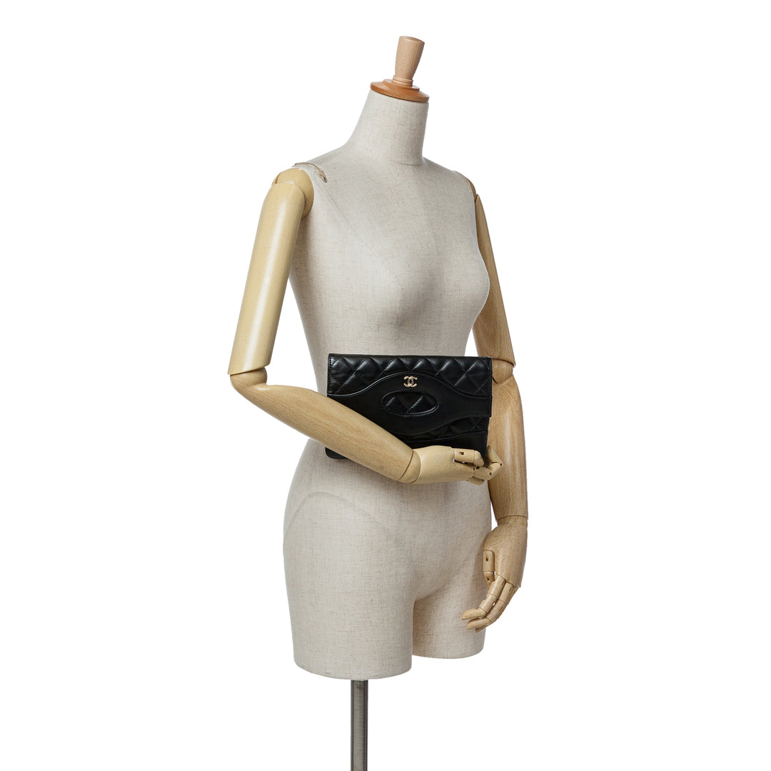 Shiny Crumpled Calfskin 31 Clutch Black - Gaby Paris
