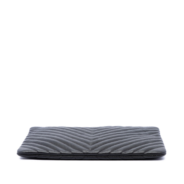 Chanel Pochette CC Chevron O Étui Moyen Cuir caviar Noir – vue 3 – GABY PARIS