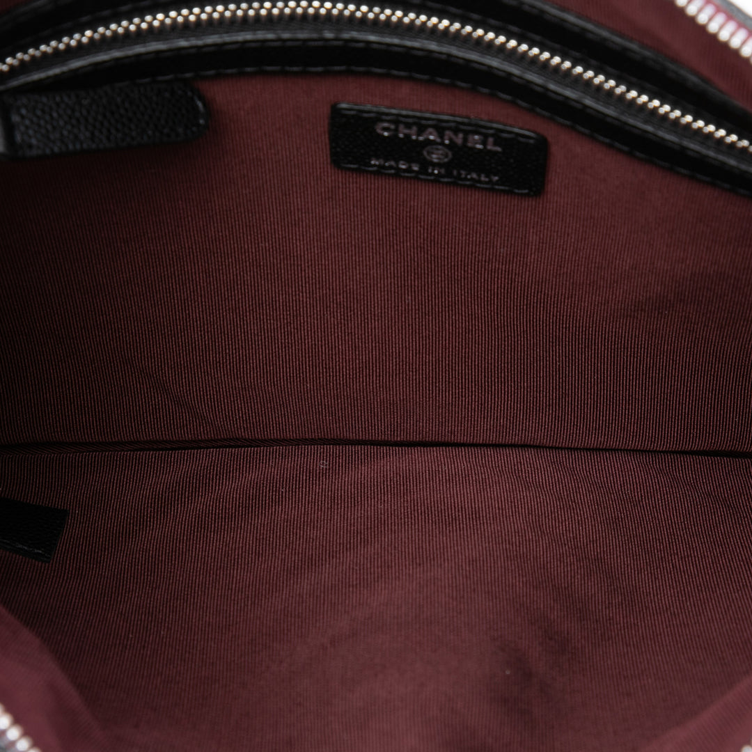 Chanel Pochette CC Chevron O Étui Moyen Cuir caviar Noir – vue 4 – GABY PARIS