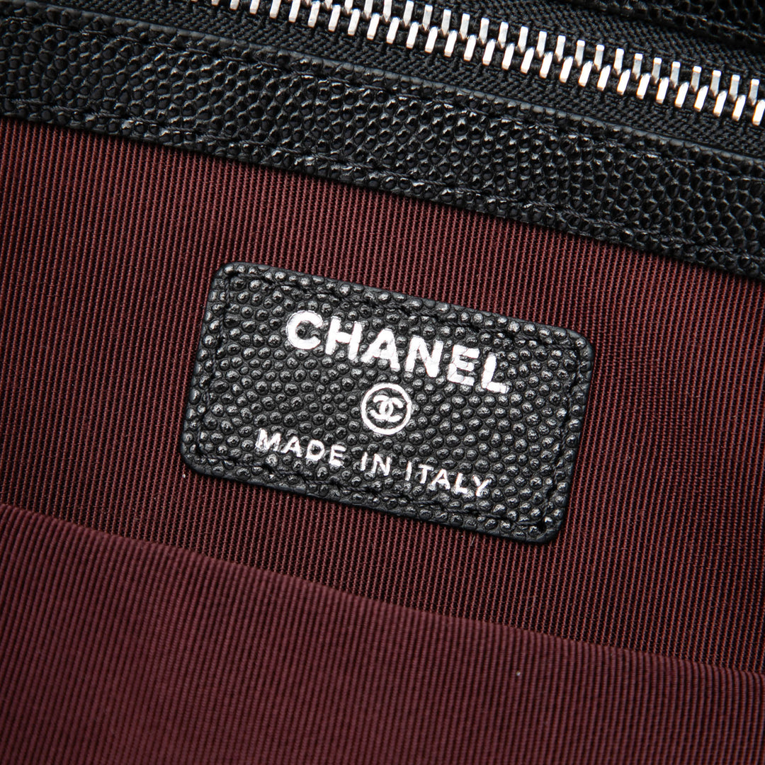 Chanel Pochette CC Chevron O Étui Moyen Cuir caviar Noir – vue 5 – GABY PARIS