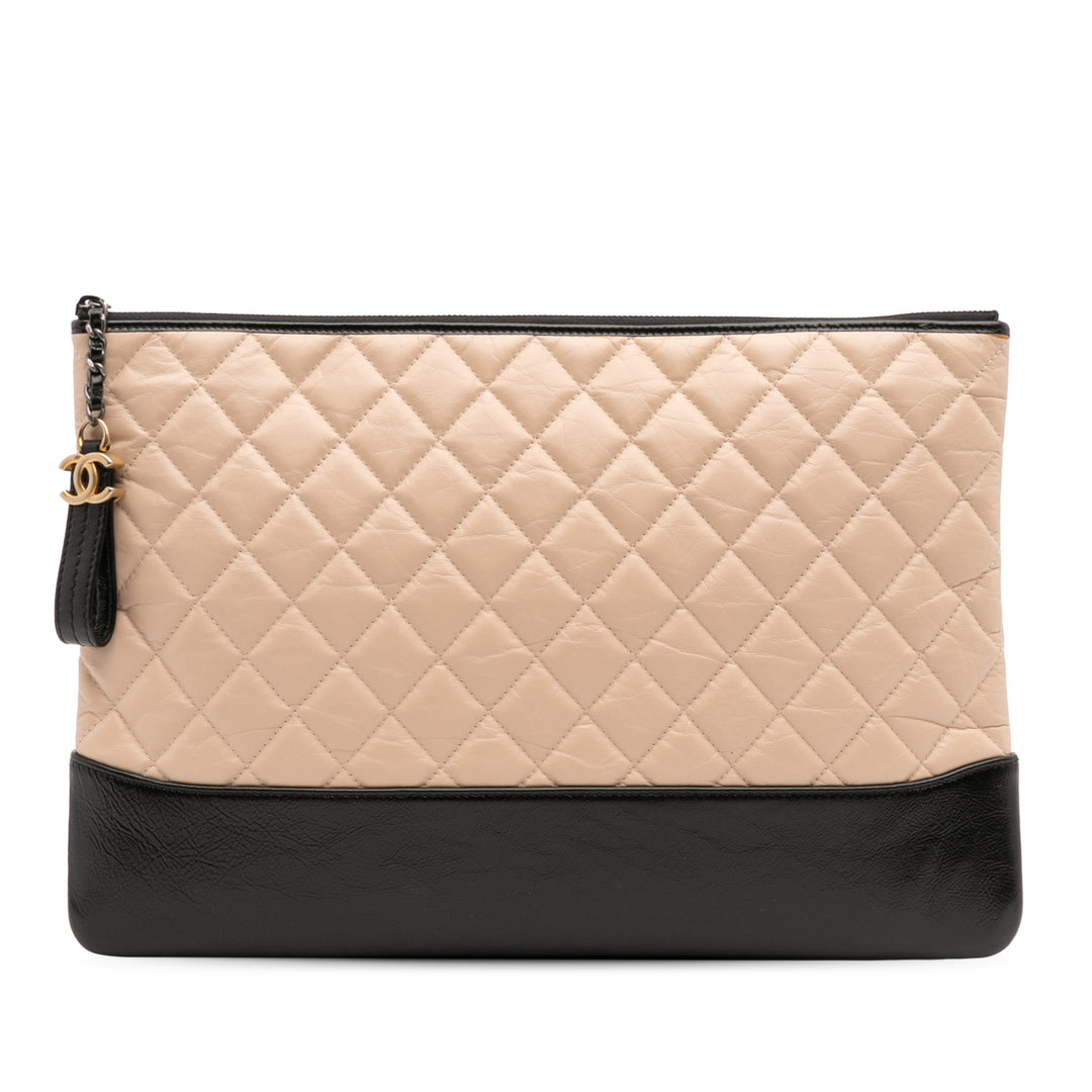 Chanel Large vieilli Cuir de veau Gabrielle O Étui Pochette – GABY PARIS Authentique