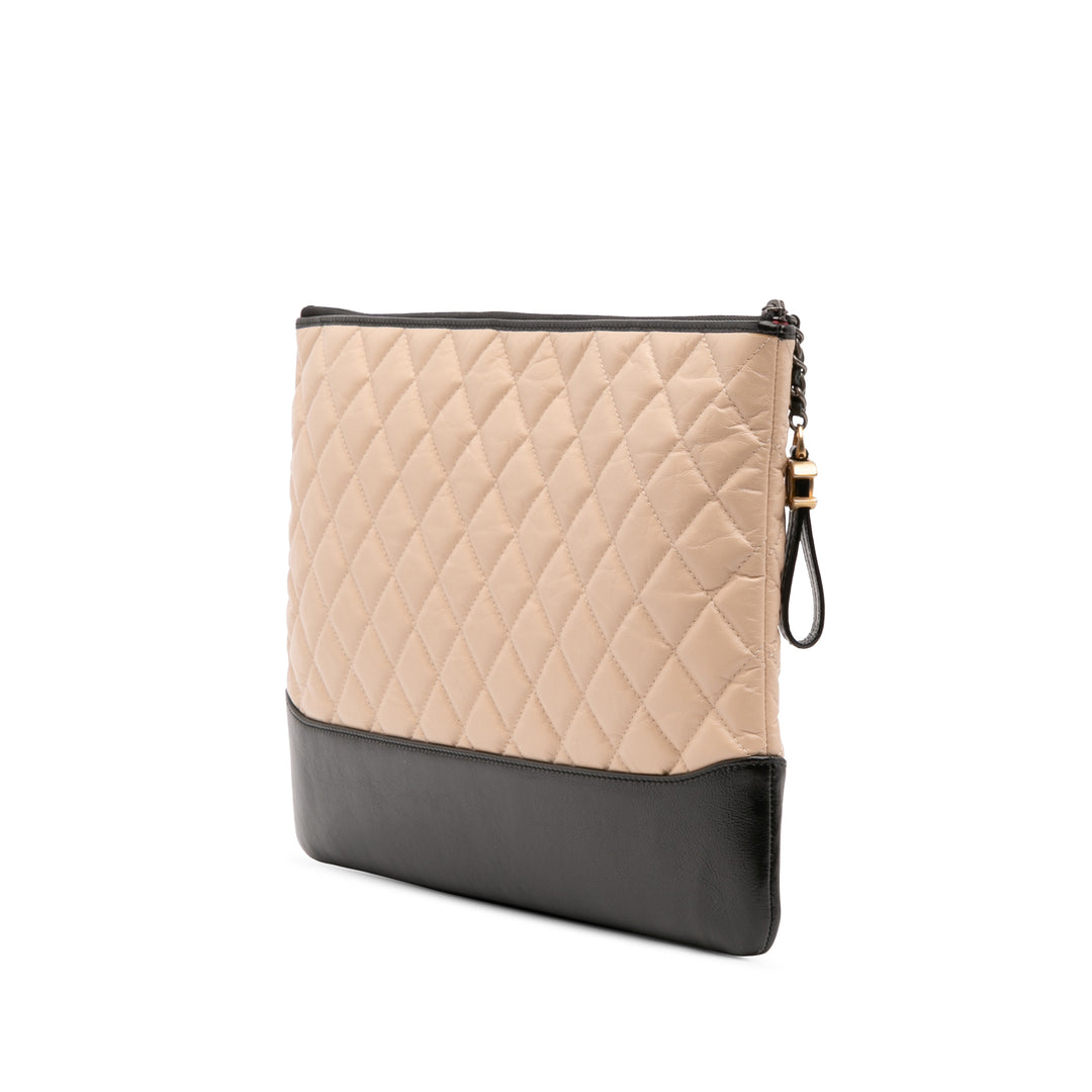 Chanel Large vieilli Cuir de veau Gabrielle O Étui Pochette – GABY PARIS Authentique