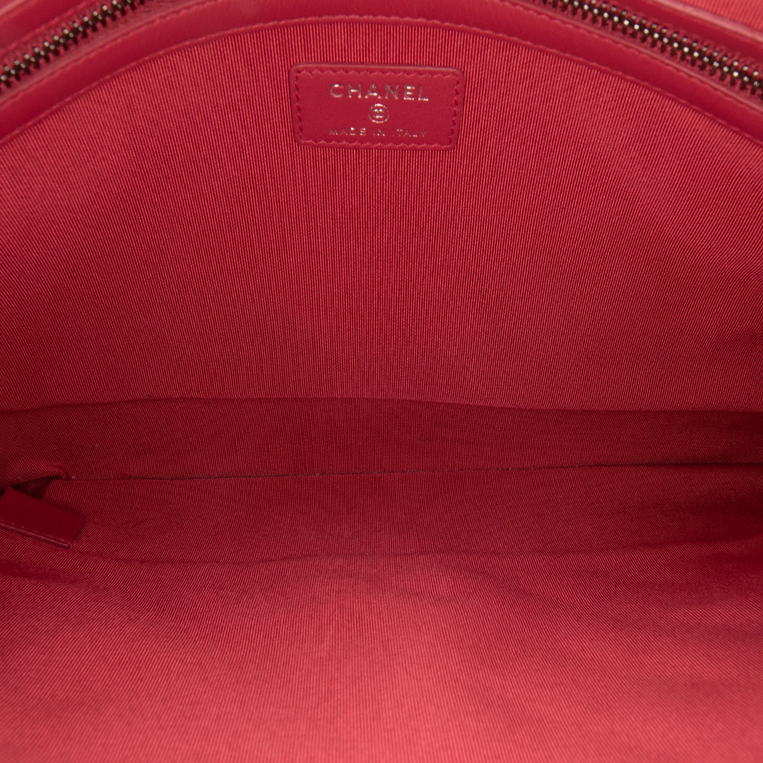 Chanel Large vieilli Cuir de veau Gabrielle O Étui Pochette – GABY PARIS Authentique